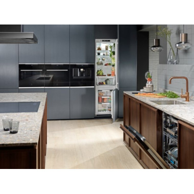 Электрический духовой шкаф Electrolux OKE8C31X