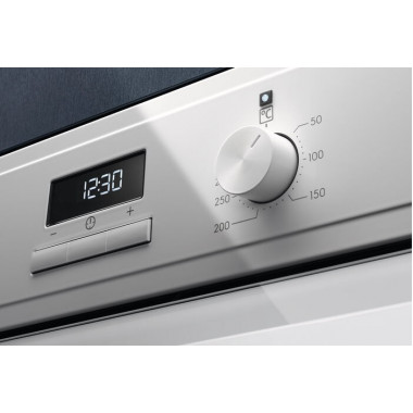 Электрический духовой шкаф Electrolux SteamBake OED 3H50 V