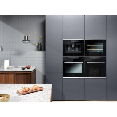 Электрический духовой шкаф Electrolux VKL8E00X