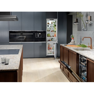 Электрический духовой шкаф Electrolux VKL8E00X